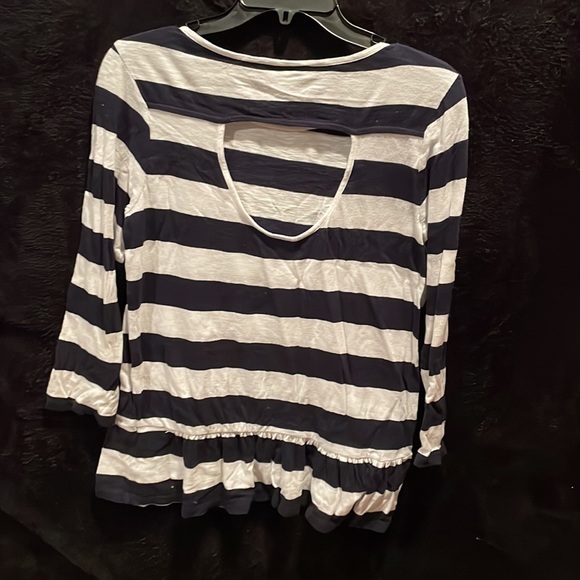 Crown & Ivy top - Picture 2 of 3